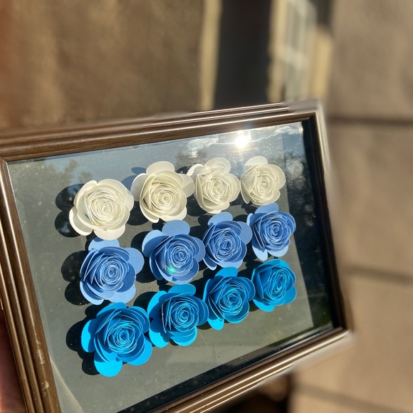 3D Paper flower shadow box wall decor - Picture 2 of 4